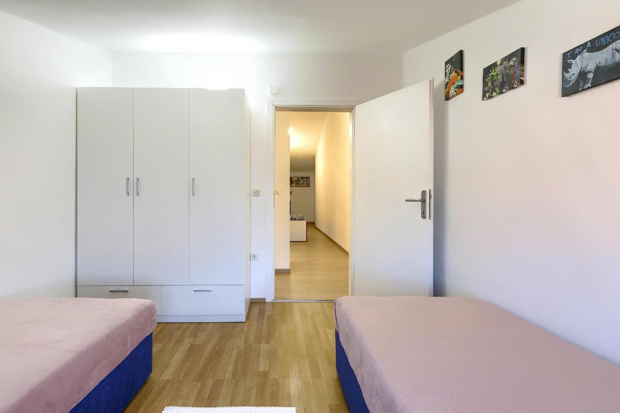 Homestay Pula * Pula
