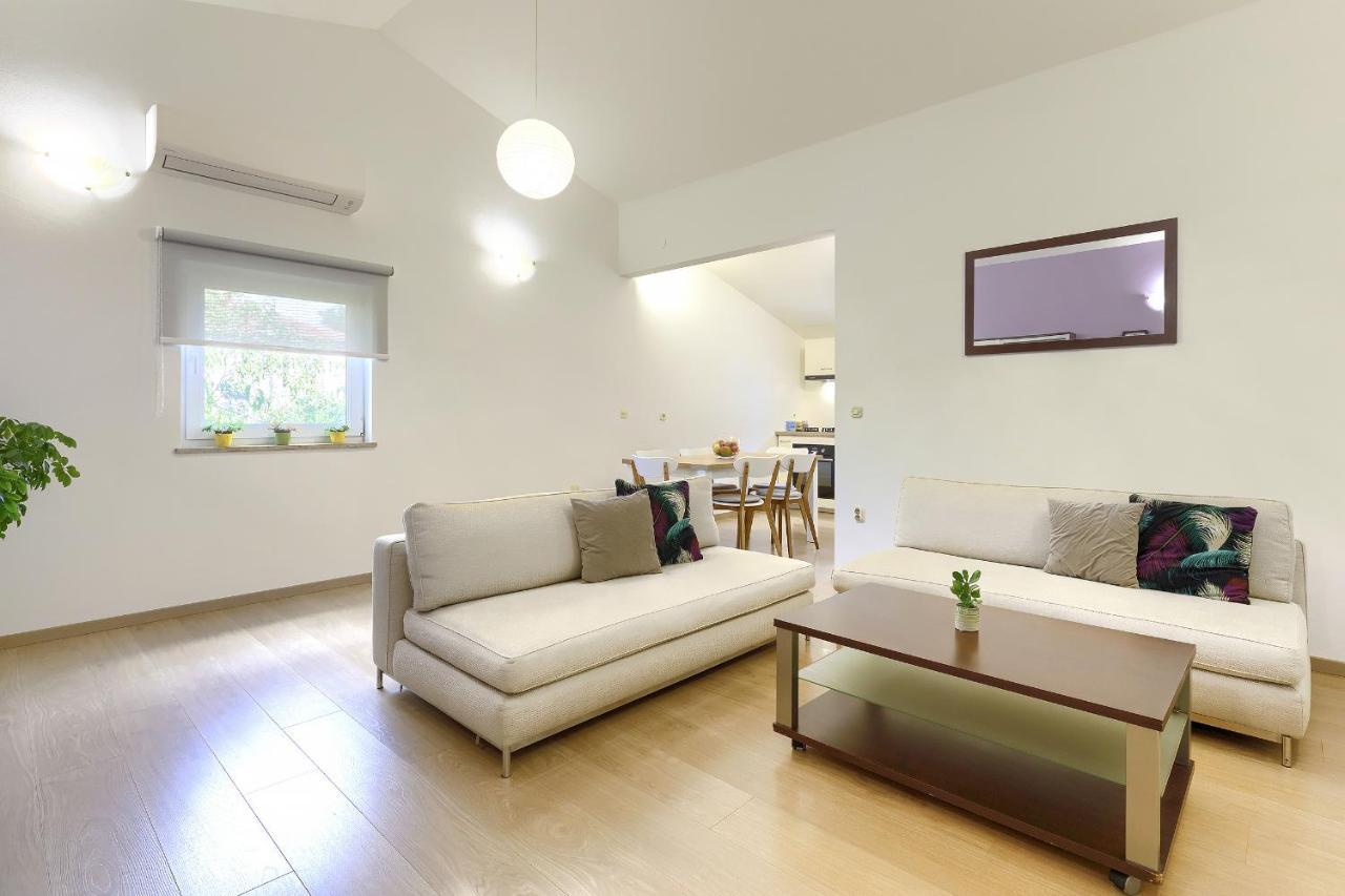 Apartman Homestay Pula *
